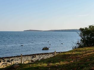 17 Beach Dr, Lloyd Harbor, NY 11743