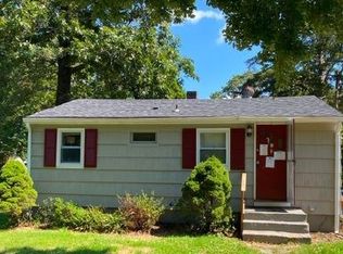 87 Rogers Lake Trl, Old Lyme, CT 06371