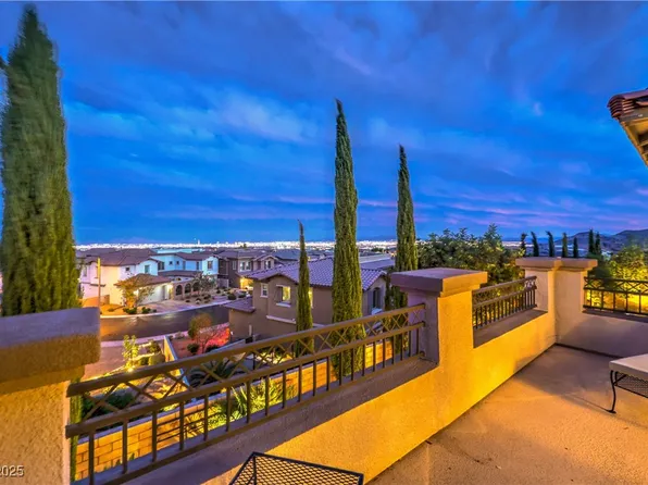 374 Calabria Ridge St, Las Vegas, NV 89138