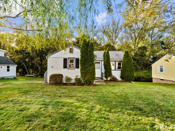 18 Gilbert Lane, Branford, CT 06405