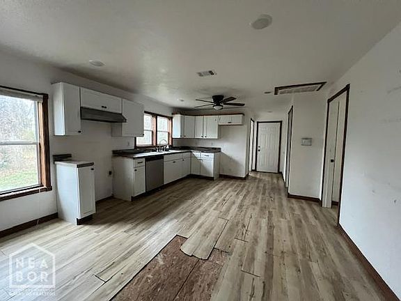 3rd image of 1006 SE 3rd St