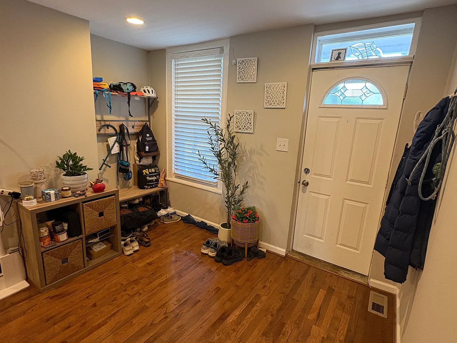 3 bed, 2.5 bath, 1432 sqft, $1,200 — Photo 2
