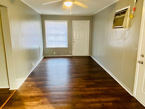 3rd image of 2318 Banita St