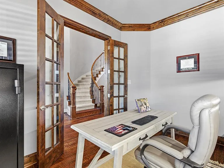 11145 Lamar Ln — Photo 3
