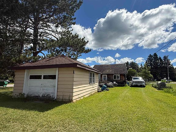 3rd image of 207 Maple Ave