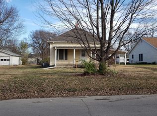 841 S Ash St, Ottawa, KS 66067