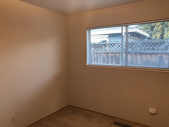 5th image of 808 Sevely Dr #1