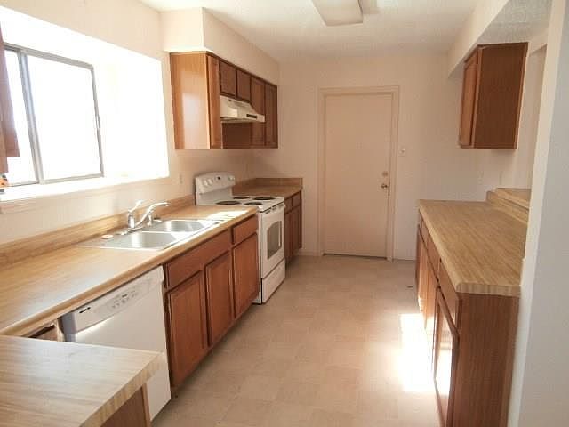 2nd image of 2630 San Saba St