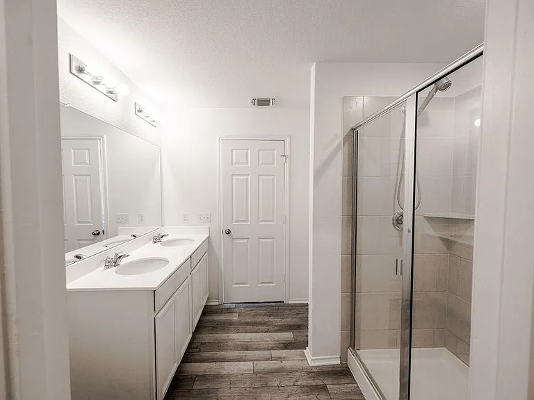 448 English Oak St — Photo 18