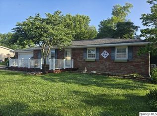 707 Country Ln, Carthage, IL 62321