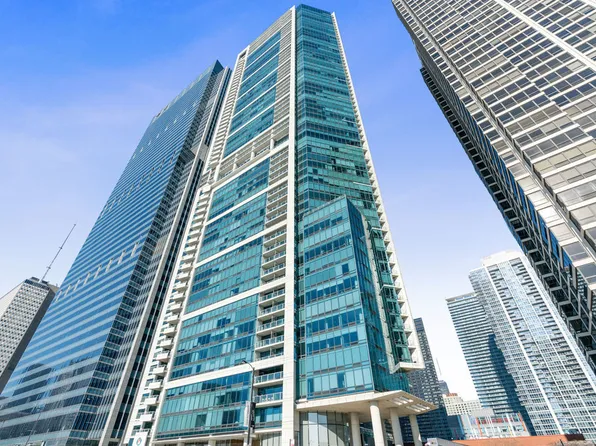 340 E Randolph St APT 3806, Chicago, IL 60601