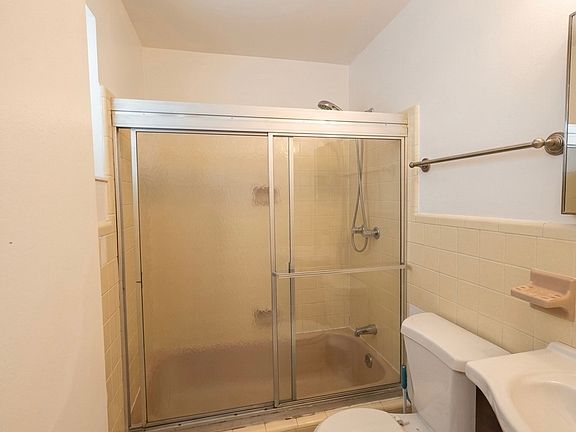 5th image of 49 SW 11th St APT 2