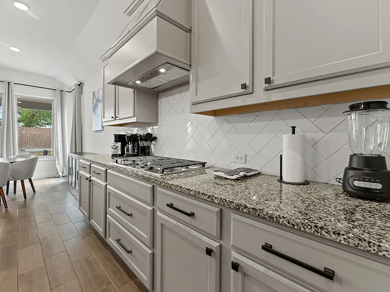 801 Lake Cove Dr — Photo 11