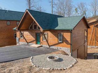 1120 Greenbriar Village Ln, Gatlinburg, TN 37738