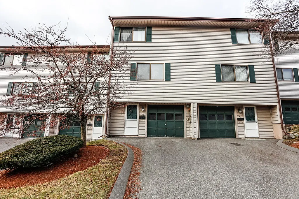 3 bed, 1.5 bath, 1776 sqft, $3,000 — Photo 1