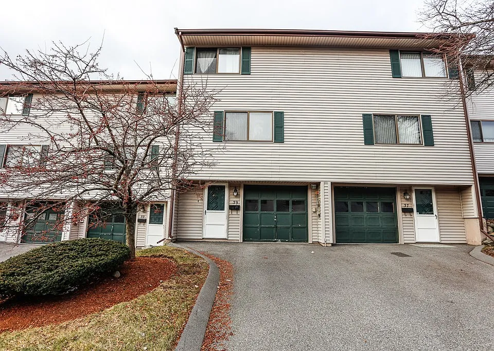 39 Pebble Pl