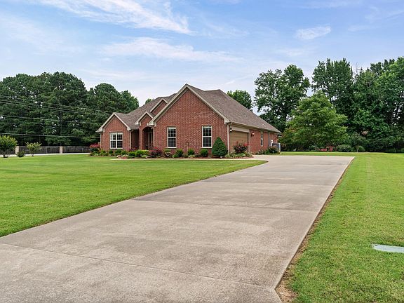 3rd image of 101 Cornerstone Ln