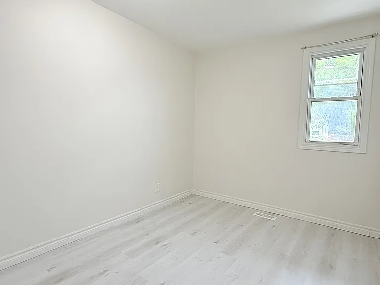 1073 Albert Rd #MAIN — Photo 14