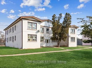 1023 Churchill Ave #1, Oakville, ON L6H2A7