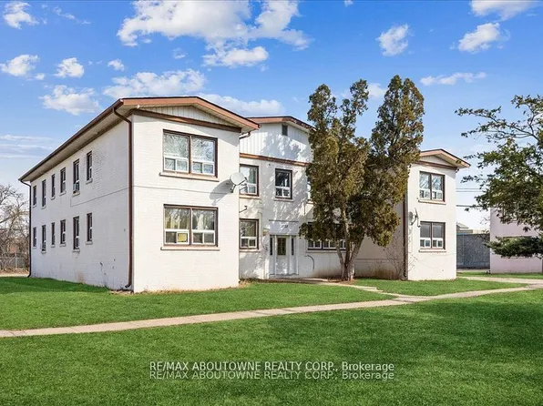 1023 Churchill Ave #1, Oakville, ON L6H 2A7