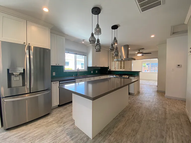 1712 N Lincoln St — Photo 3