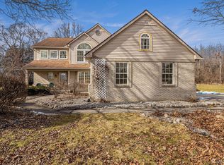 2091 Palmer Dr, Wixom, MI 48393