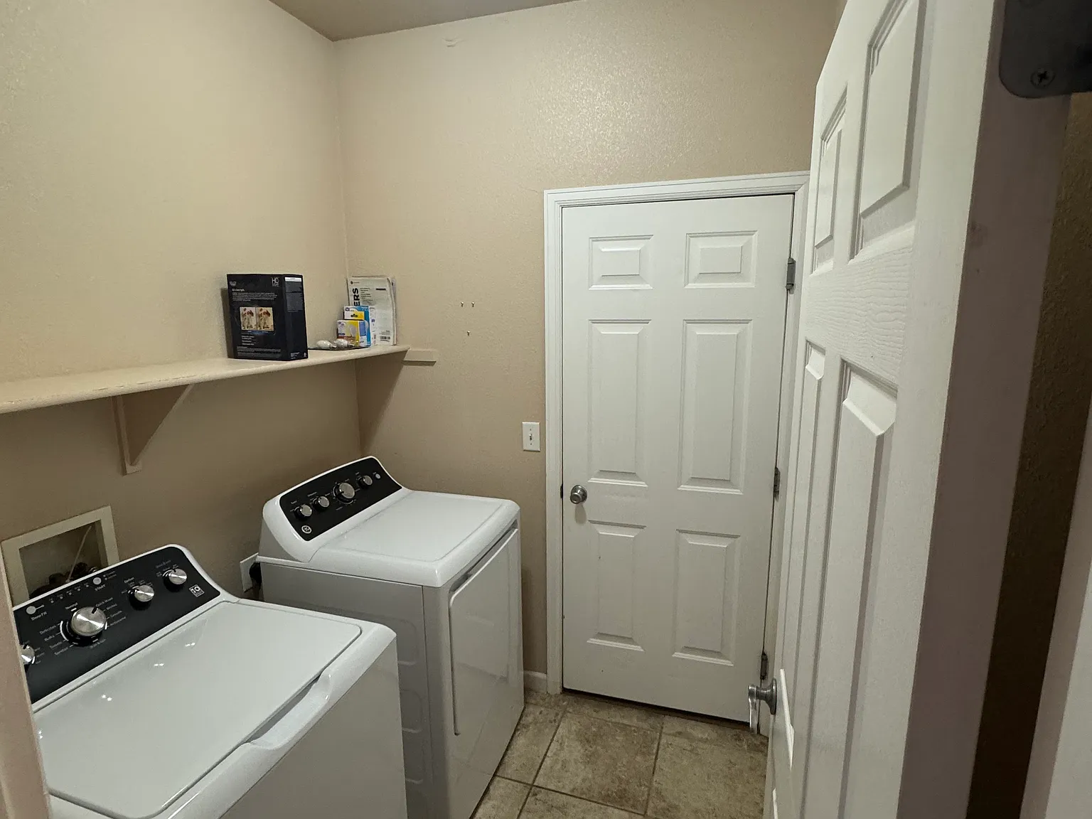 3 bed, 1356 sqft, $2,100 — Photo 4