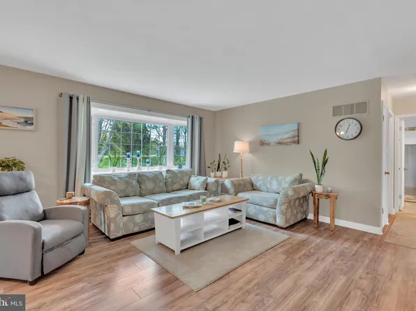 8220 Sherbrooke Ct, Millersville, MD 21108