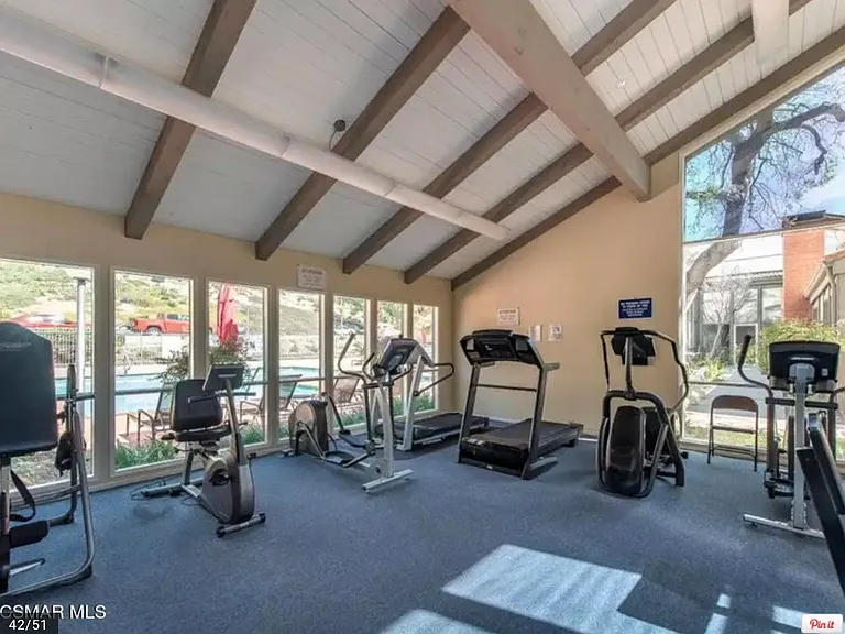 221 Oakleaf Dr — Photo 24