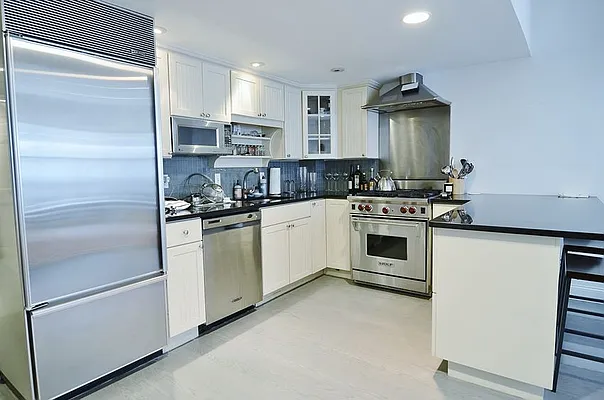 Rented by Park Property Advisors | media 14