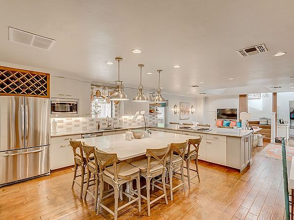 2nd image of 4912 Riverbend Dr