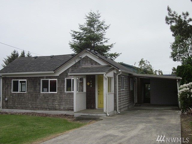 1st image of 309 10th St NE