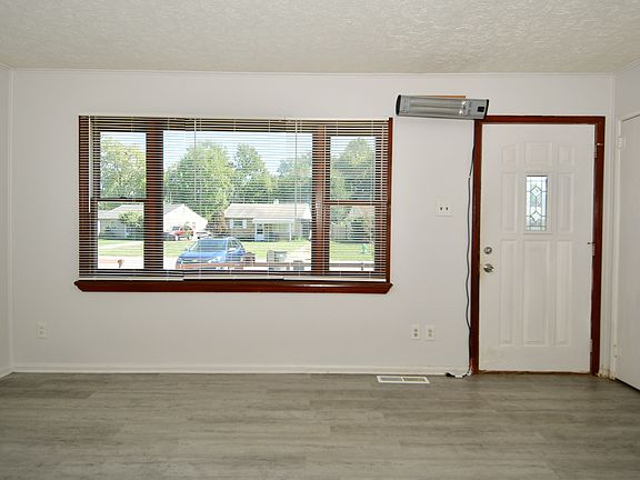 4th image of 3024 Eagledale Dr