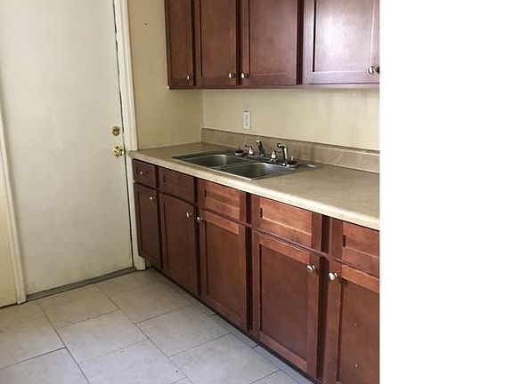 5th image of 837 NW 19th Ave