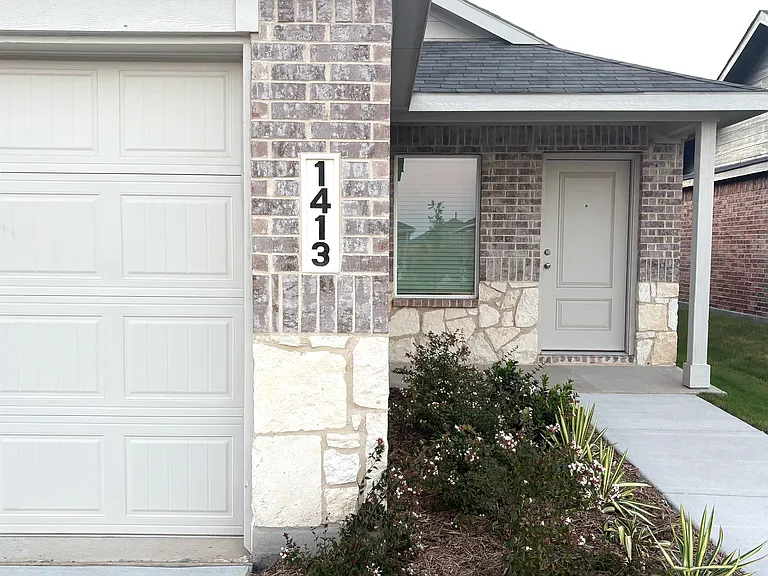 1413 Merlin Bluff St — Photo 3