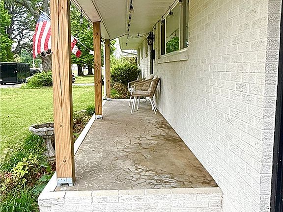3rd image of 146 Rogers Circle Dr