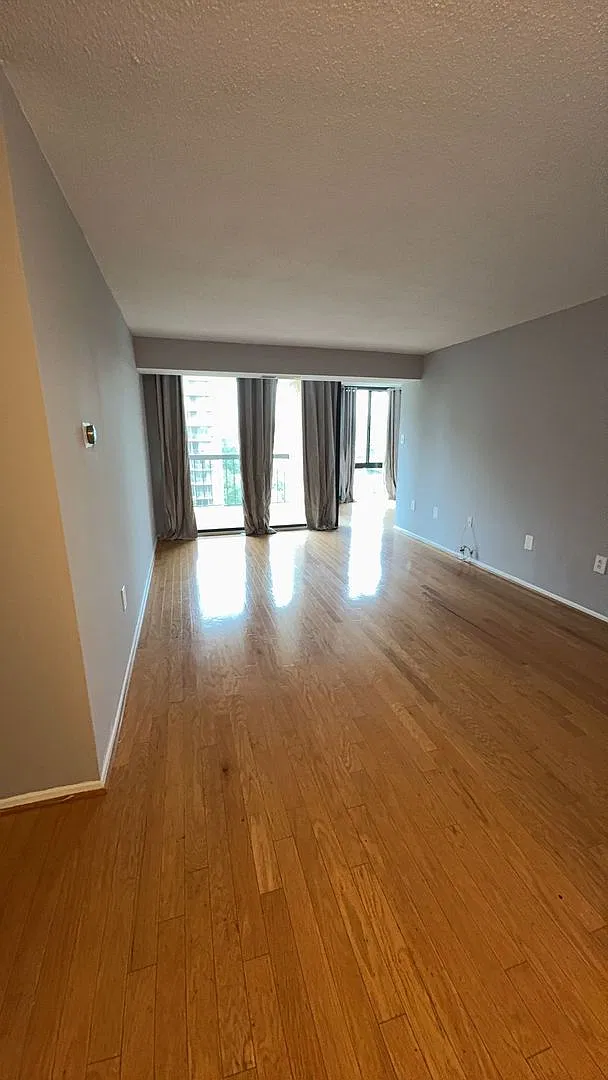Two Bed/Two Bath Condo in Arlington - Four Mile — Photo 2