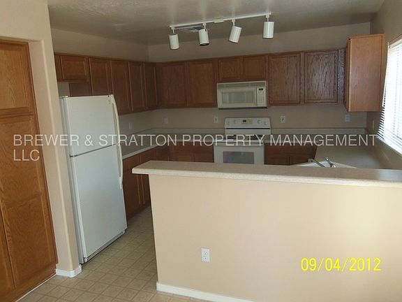 3rd image of 886 E Mayfield Cir