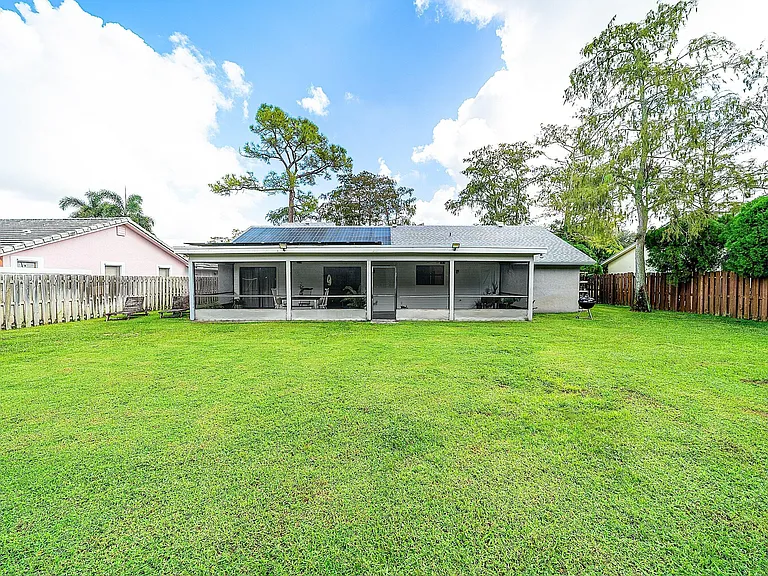 1252 Raintree Ln — Photo 33