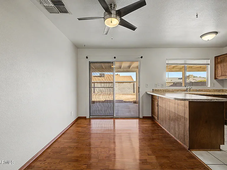 1455 W Mohawk Ln — Photo 6