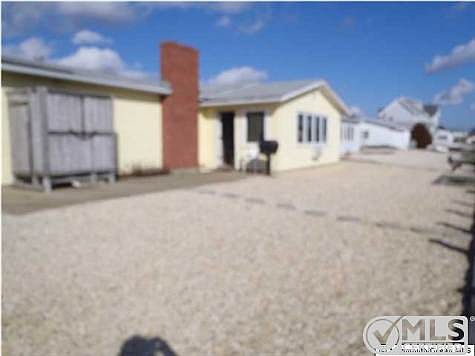 2nd image of 825 Anchor Dr