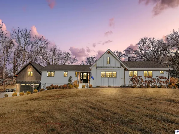 20920 Roundup Rd, Elkhorn, NE 68022