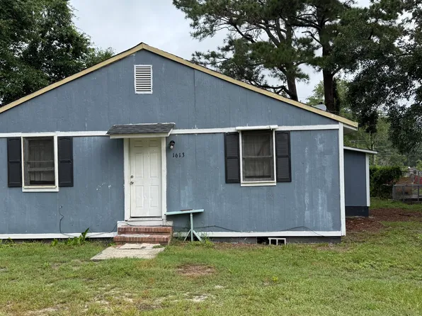 (undisclosed Address), Spring Lake, NC 28390