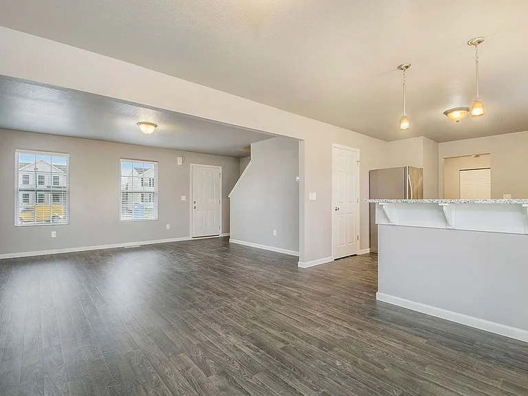 321 Catera Ct — Photo 9