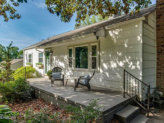 5th image of 3929 Forest Glen Dr