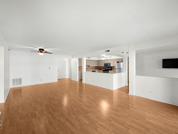 4th image of 7041 W Touhy Ave APT 406