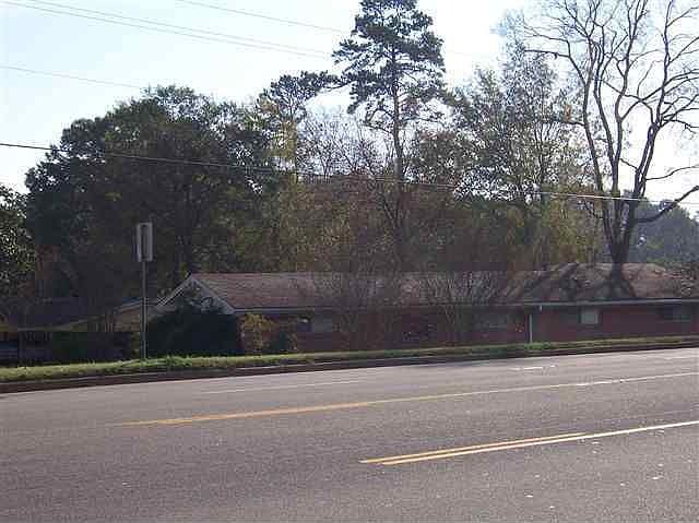 2nd image of 100 Drake Blvd