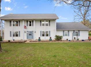 17620 Old Jamestown Rd, Florissant, MO 63034