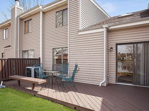 3rd image of 123 Hidden Ponds Cir