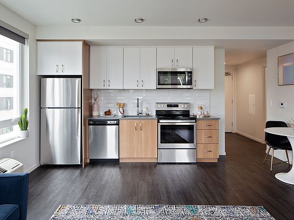 Grant Park Village open kitchen photo